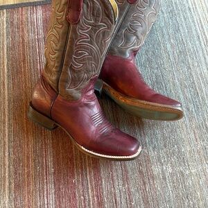 Roper Women’s deep red and brown boots 9B